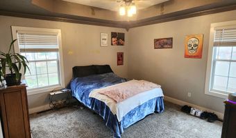 1019 E Daniels St, Aurora, MO 65605