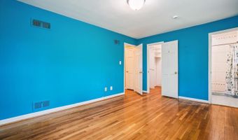 9826 INGLEMERE Dr, Bethesda, MD 20817