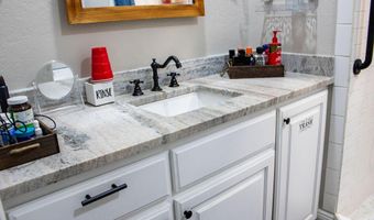 33765 S Coves Dr, Afton, OK 74331