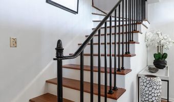 2051 Mendocino Ln, Altadena, CA 91001