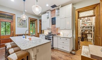 527 E High St, Ashley, OH 43003