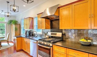 12 Howe St, Bristol, RI 02809