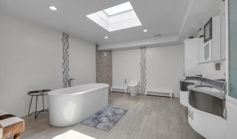 10 Macy Dr, Hewlett Bay Park, NY 11557