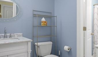27 Sanderling Way, Middletown, RI 02842