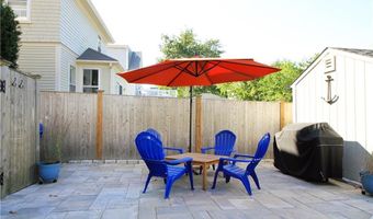 22 Bateman Ave, Newport, RI 02840