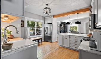 302 E MISSION Rd, Allouez, WI 54301