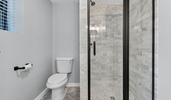39 Spring Glen Rd, East Lyme, CT 06357