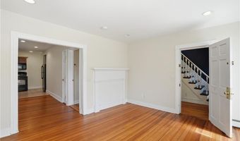 8 Mann Ave, Newport, RI 02840