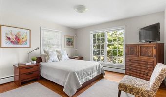 172 Eustis Ave, Newport, RI 02840