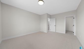 1517 W Autumn Cir, Brandon, SD 57005