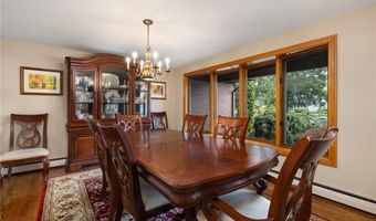788 Namquid Dr, Warwick, RI 02888