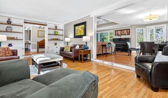9 MEADOWBROOK Ln, Appleton, WI 54914