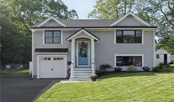 8 Kerins Ter, Newport, RI 02840