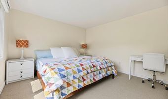 2 Martingale Ln, Narragansett, RI 02882