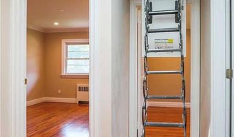 31 Edgemere Dr, Albertson, NY 11507