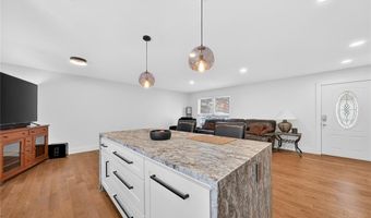 677 Turfwood Dr, Ballwin, MO 63021