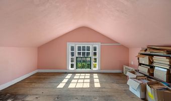 24 Liberty St, Clinton, CT 06413