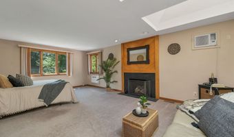 82 Pilgrim Dr, Bedford, NH 03110