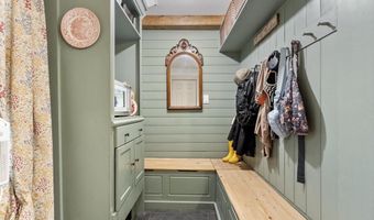 15 Chapel St, Ashburnham, MA 01430