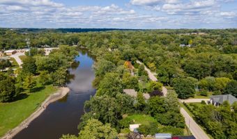 1245 WINAKI Trl, Algonquin, IL 60102