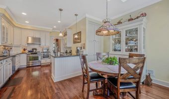 33 S Bay Ave, Amityville, NY 11701