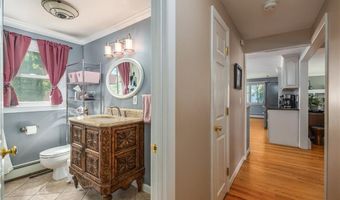 33 Wilbur Rd, Lincoln, RI 02865