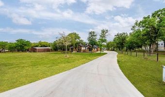 140 Wood Valley Dr, Adkins, TX 78101