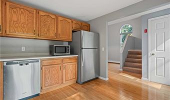 24 Smith St, Lincoln, RI 02865