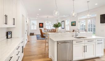 24 School St, Newport, RI 02840
