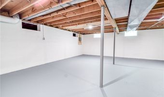 19121 Brewster Rd, Aurora, OH 44202