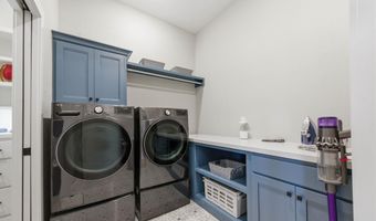 5926 E Forbes Ct, Bel Aire, KS 67220