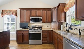 9 Pebble Beach Dr, Bedford, NH 03110