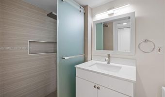 19195 NE 36th Ct 2705, Aventura, FL 33180