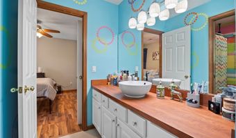 224 Sleepy Hollow Dr, Amherst, OH 44001