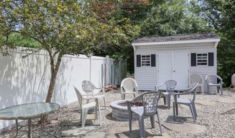 5 Overlook Ct, Bayville, NJ 08721