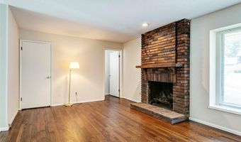 501 Clayworth Dr, Ballwin, MO 63011