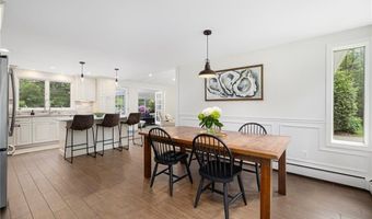 70 Jefferson Dr, East Greenwich, RI 02818