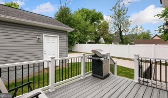 2427 FORT Dr, Alexandria, VA 22303