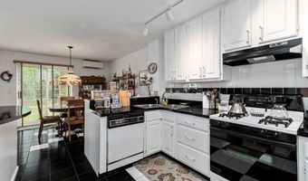 26 Lake Forest Dr, Burlington, VT 05401
