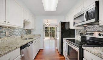 5940 BERKSHIRE Ct, Alexandria, VA 22303