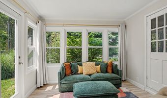 10 Crest Rd, Danbury, CT 06811