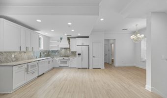 50 BEACH COTTAGE Ln, Atlantic Beach, FL 32233