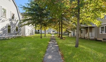 231 Maple Ave 204, Newport, RI 02840