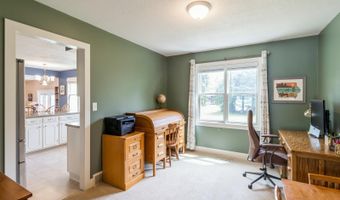 2751 Cleveland Dr, Ames, IA 50010