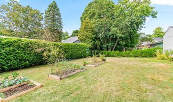 21 Alder Ln, Burlington, VT 05401