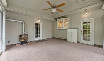 1108 E 3rd St, Anamosa, IA 52205