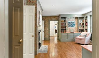 9 Scitterygussett Dr, Falmouth, ME 04105