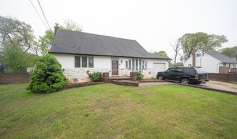 42 Ronald Dr N, Amityville, NY 11701