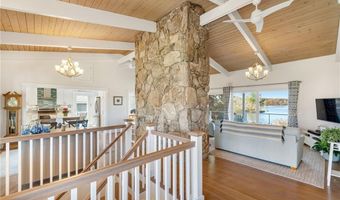 1 Delray Dr, Narragansett, RI 02882