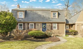 32 Tanglewood Trl, Narragansett, RI 02882